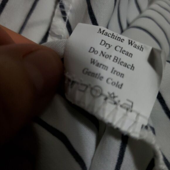 Urban Mix 3/4 Sleeve Cold Shoulder  Sleeve Top Size Medium - Picture 7 of 10